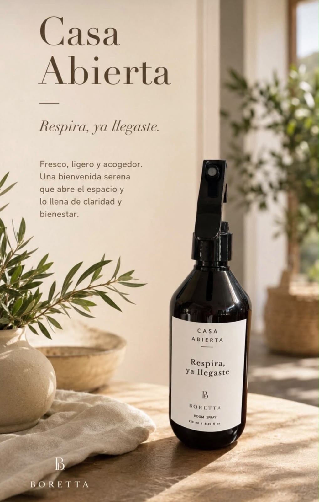 Room spray Casa Abierta de Boretta, frasco ámbar con etiqueta "Respira, ya llegaste"